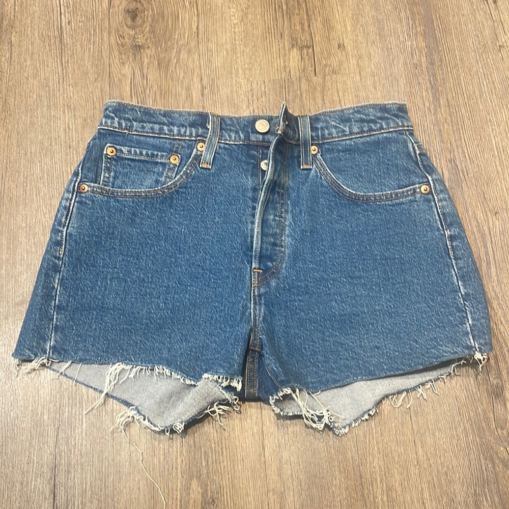 Levi high rise shorts